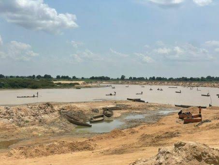FG bans sand mining around River Niger bridges